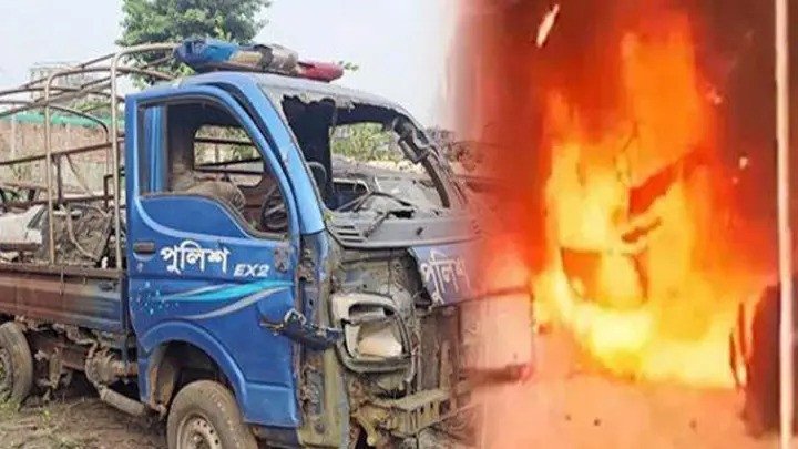 আশুলিয়ায় জুলাই আন্দোলনে হত্যাকাণ্ডে ব্যবহৃত সেই পুলিশ ভ্যান উদ্ধার